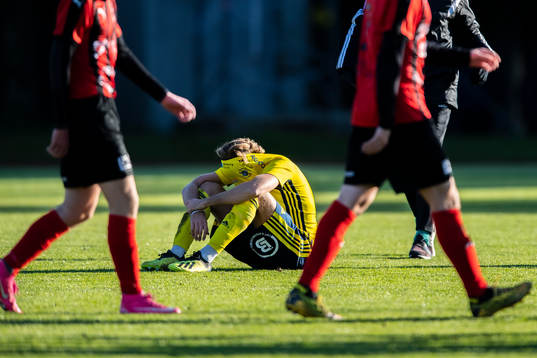 Bläddra bland fler bilder av Fotboll, Div 2 Västra Götaland, Eslöv - Ängelholm