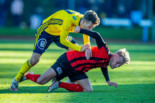 Ängelholms Niklas Svensson ikamp med Eslöv Jens Lynard
