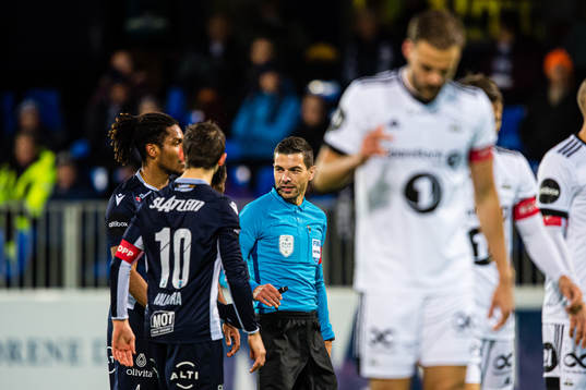 Tore Hansen, referee