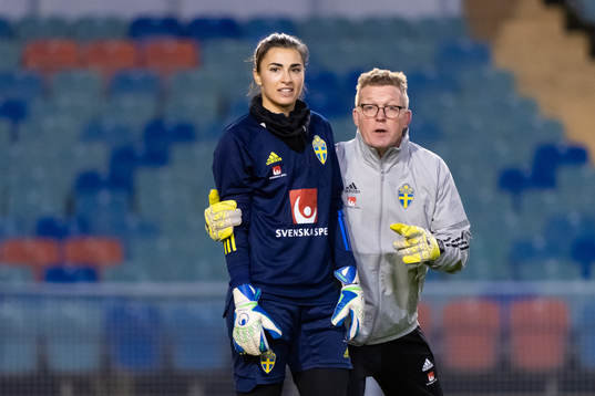Goalkeeper Zecira Musovic and goalkeeper coach Leif