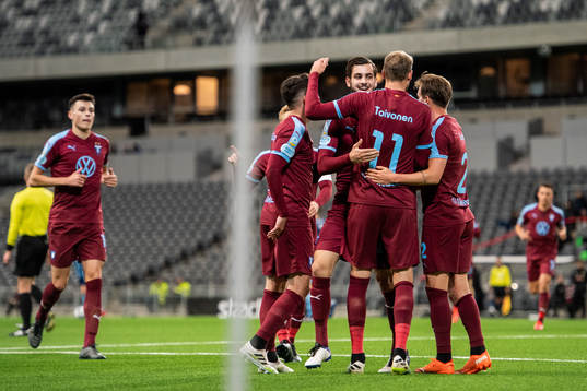 Malmö FFs Ola Toivonen jublar med lagkamrater