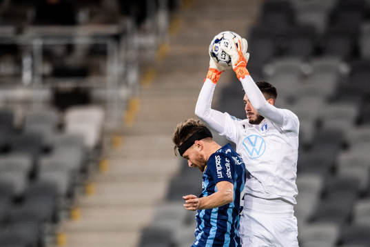Djurgårdens Jacob Une Larsson och Malmö FFs målvakt