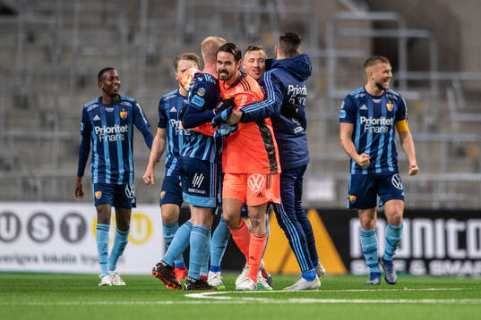 Djurgårdens målvakt Tommi Vaiho och Kalle Holmberg jublar