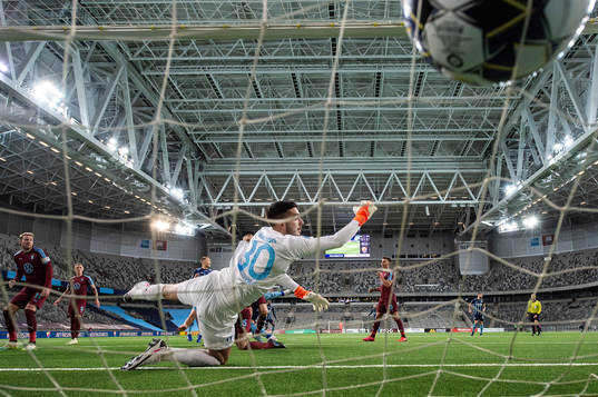 Malmö FFs målvakt Marko Johansson släpper in 1-2 av