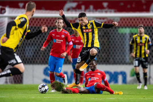 Häckens Ali Youssef och Helsingborgs Mohammed Abubakari