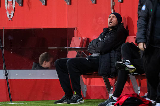 Helsingborgs Andreas Granqvist skriker från bänken