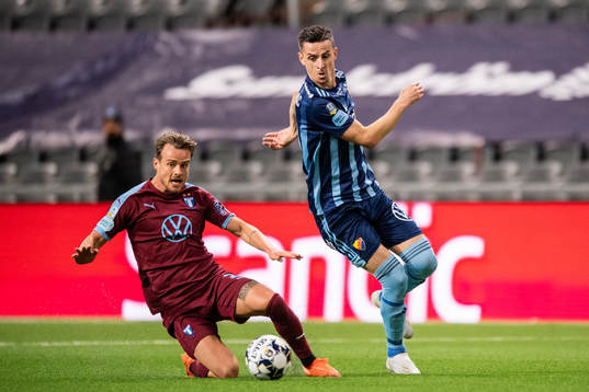 Malmö FFs Eric Larsson och Djurgårdens Haris Radetinac