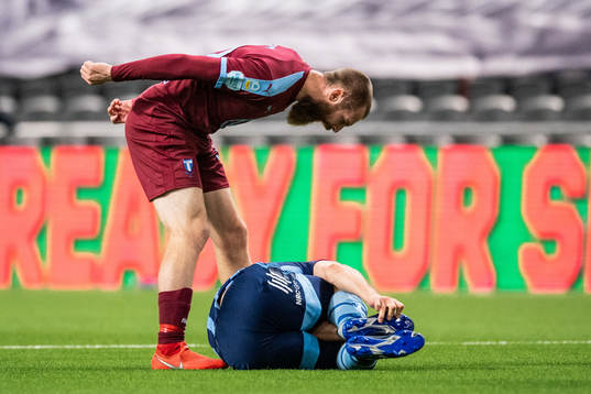 Malmö FFs Jo Inge Berget reagerar mot Djurgårdens Jesper