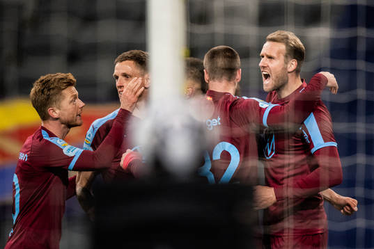 Malmö FFs Ola Toivonen (h) jublar med lagkamrater
