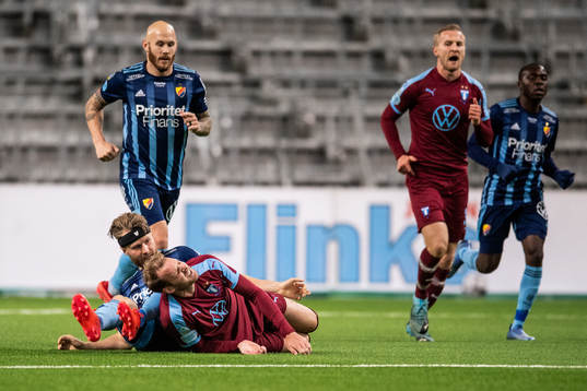 Djurgårdens Jacob Une Larsson och Malmö FFs Ola Toivonen