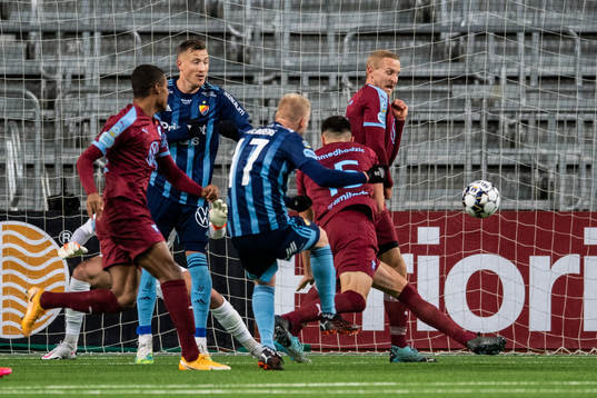 Djurgårdens Kalle Holmberg gör 2-2