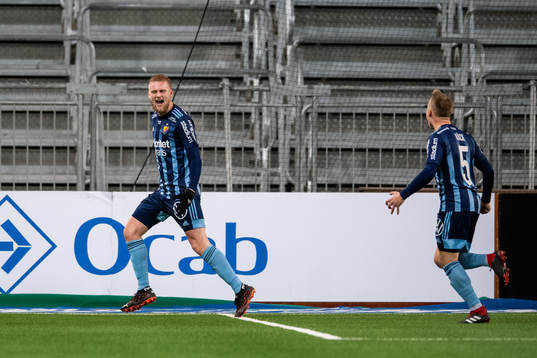 Djurgårdens Kalle Holmberg och Elliot Käck  jublar
