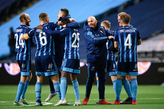 Djurgårdens Magnus Eriksson jublar med lagkamrater