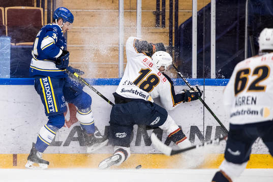 Leksands Peter Cehlarik och Djurgårdens Simon Johansson