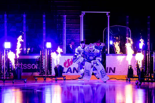 Leksands målvakt Janne Juvonen gör entre