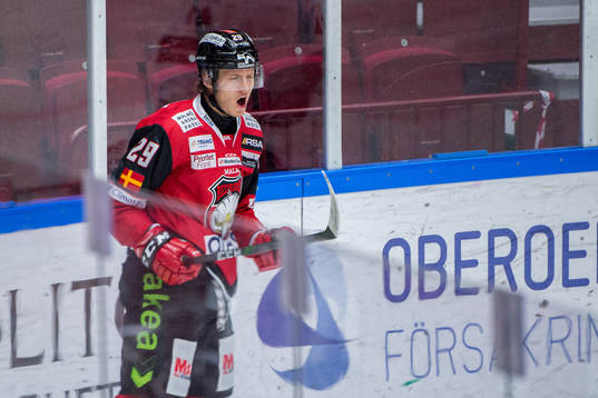Malmö Redhawks Eric Engstrand jublar