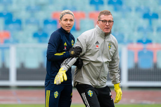 Goalkeeper Jennifer Falk an goalkeeper coach Leif Troedsson