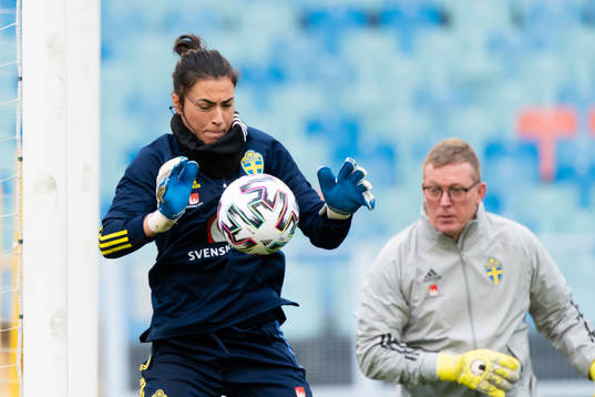 Goalkeeper Zecira Musovic and goalkeeper coach Leif