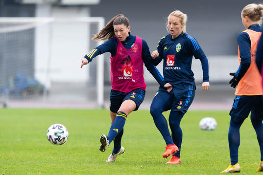 Pauline Hammarlund and Mimmi Larsson