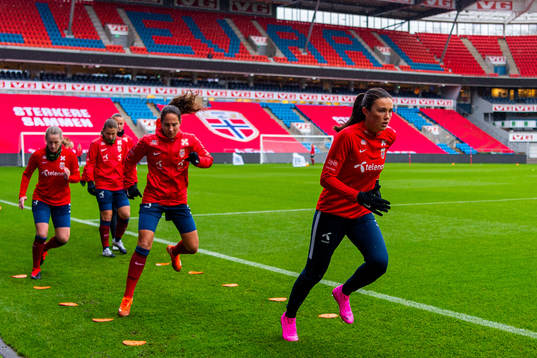 Bläddra bland fler bilder av Football, UEFA Women's Euro Qualifier, Norway, training