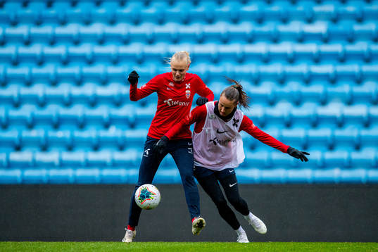 Karina Sævik and Caroline Graham Hansen of the Norwegian