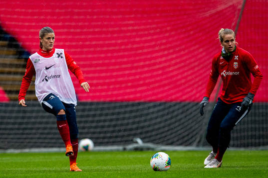 Maren Mjelde and Elise Thorsnes of the Norwegian women’s