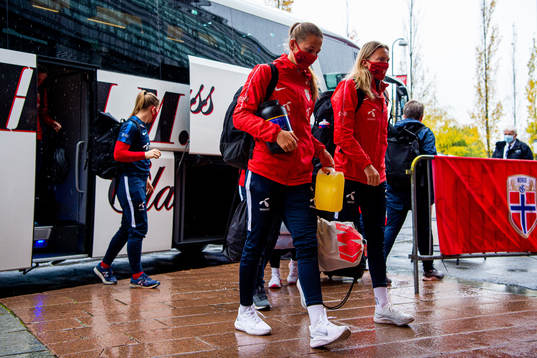Goalkeeper Cecilie Fiskerstrand and Synne Sofie Kinden