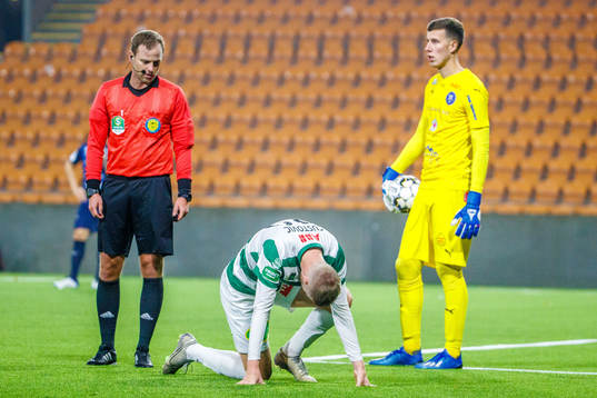 domare Richard Sundell, Västerås Kevin Custovic och