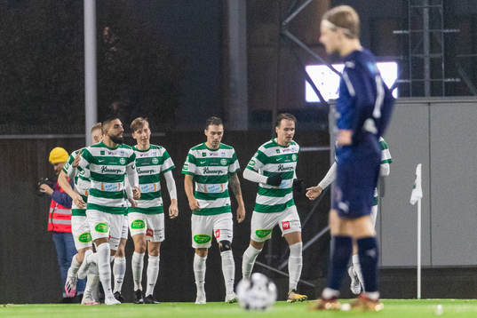 Västerås Viktor Prodell jublar med lagkamrater