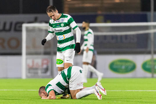 Västerås Viktor Prodell bredvid Jonas Hellgren som ligger