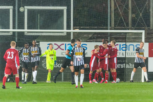 Lindomes spelare jublar