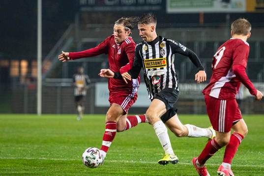 Lindomes William Kenndal mot Landskronas Filip Olsson