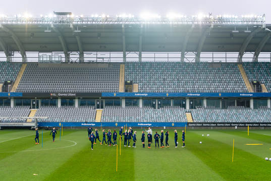 The players gather