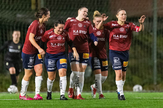 Örgrytes Mikaela Utas jublar med lagkamrater