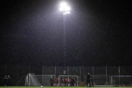 Örgryte samlade i halvtid av fotbollsmatchen i division 4