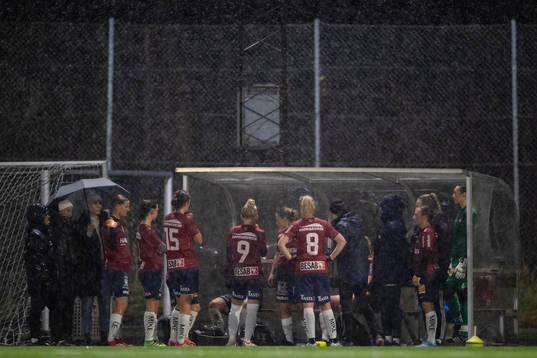 Örgryte samlade i halvtid av fotbollsmatchen i division 4