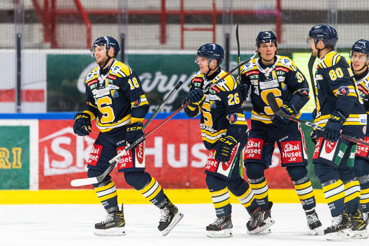 Södertäljes Andreas Hjelm jublar med Anton Heikkinen