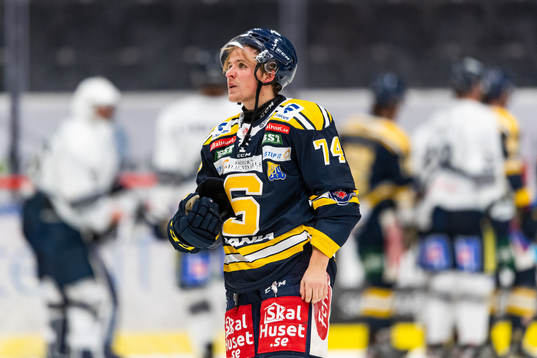Södertäljes Rasmus Kahilainen visas ut