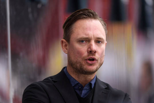 Karlskogas tränare Karl Helmersson