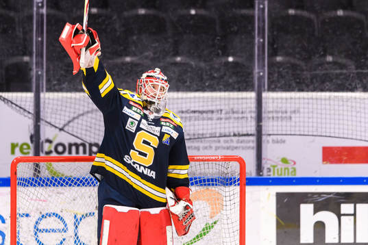 Södertäljes målvakt Filip Gustavsson jublar