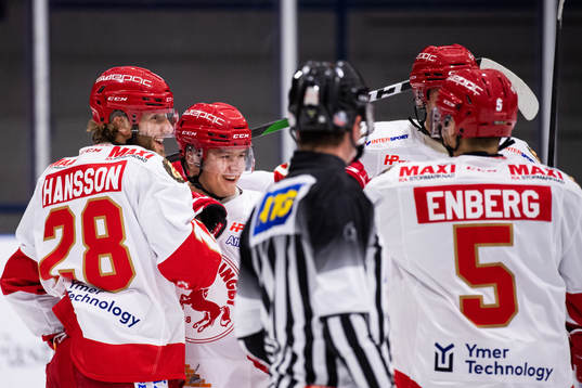 Trojas Måns Hansson jublar