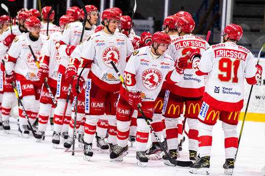 Trojas Tim Bothén och Emil Ericsson jublar