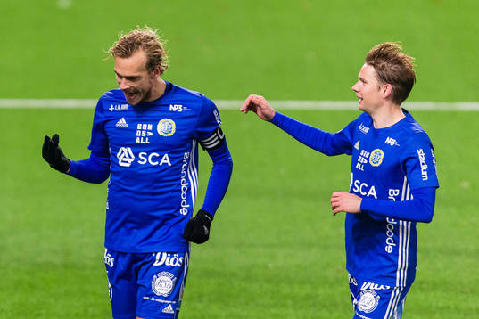 Sundsvalls Pontus Engblom jublar med Johan Blomberg