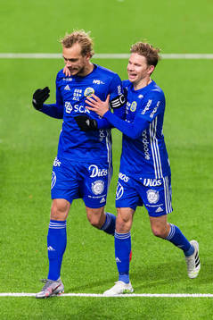 Sundsvalls Pontus Engblom jublar med Johan Blomberg