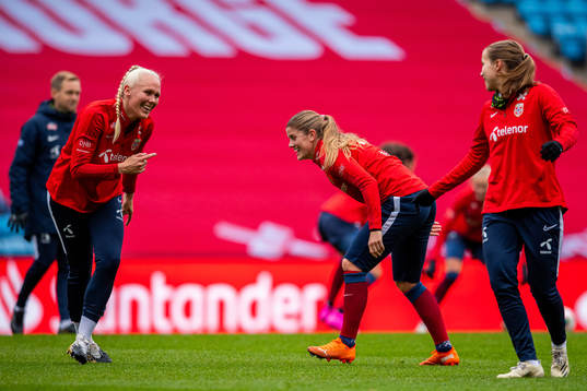 Maria Thorisdottir, Maren Mjelde and Guro Reiten of the