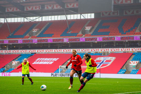 Lisa-Marie Karlseng Utland and Tuva Hansen of the Norwegian