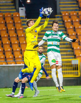 Akropolis målvakt Samuel Brolin och Västerås Viktor