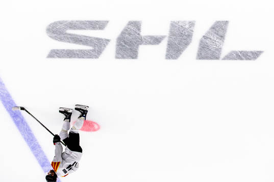 SHLs logotyp på isen