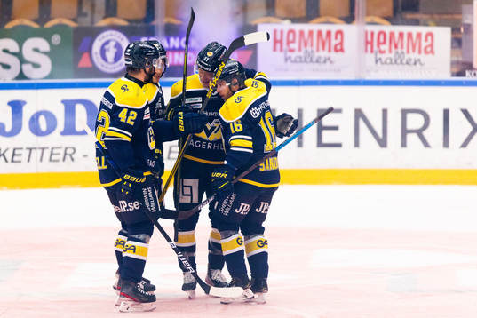 s Niklas Arell och Filip Sandberg jublar