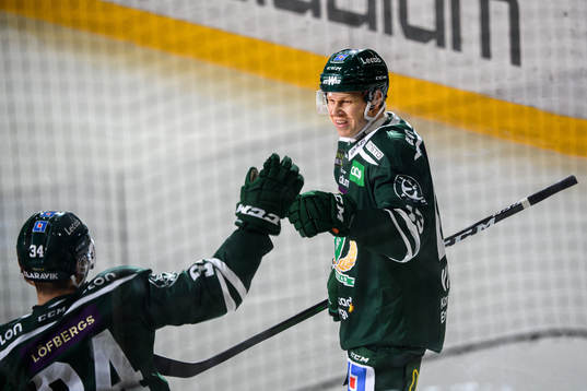 Färjestads Daniel Viksten jublar